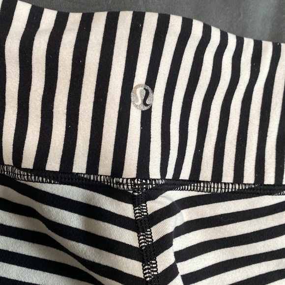 Lululemon Wunder Under Leggings - Picture 5 of 8